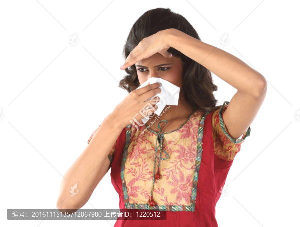 有感冒和頭痛的少女