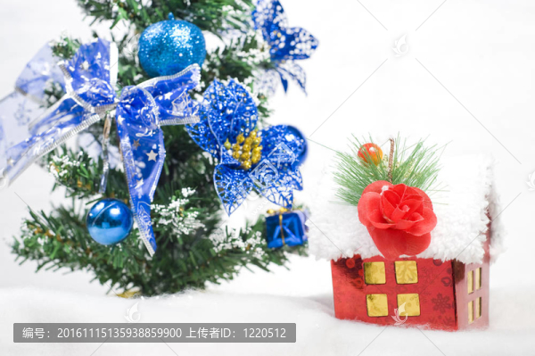 房子和圣誕樹；抽象節(jié)日背景