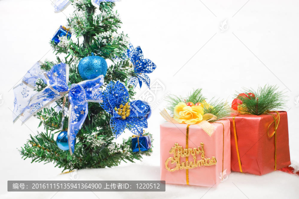 圣誕樹前圣誕禮品盒