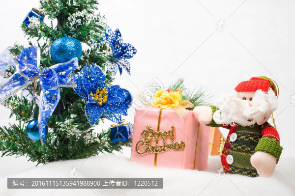 圣誕禮物在圣誕樹前問候Santa