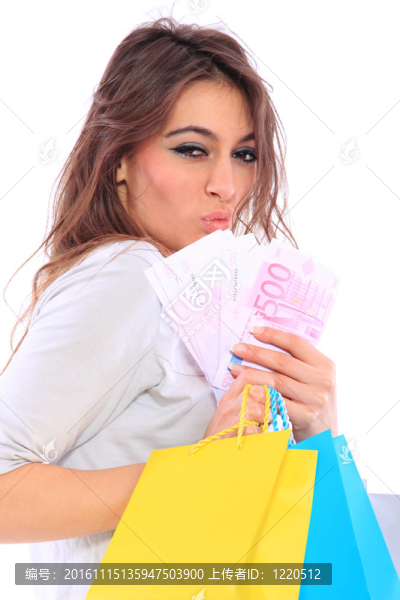可愛的女人與購物袋