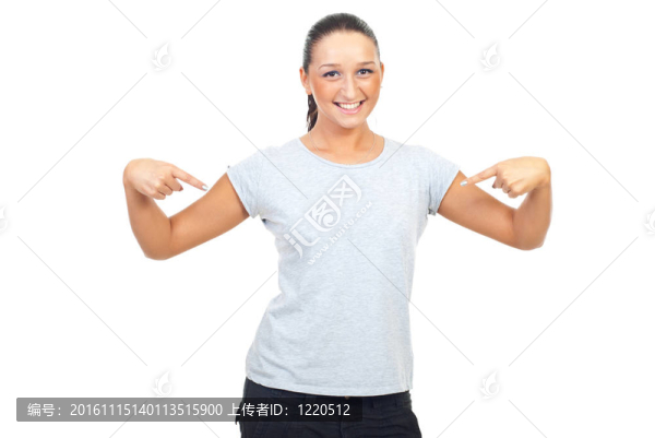 年輕女子在空白灰色T恤