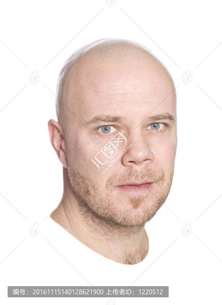 男子剃他的頭