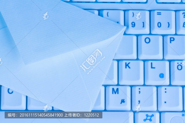 計(jì)算機(jī)鍵盤(pán)和信封。電子郵件。