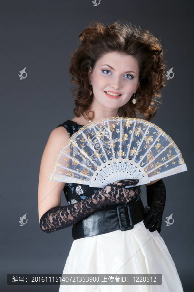 優(yōu)雅的女性與風(fēng)扇-匯圖網(wǎng) www.fosd68.com 優(yōu)雅的女性與風(fēng)扇