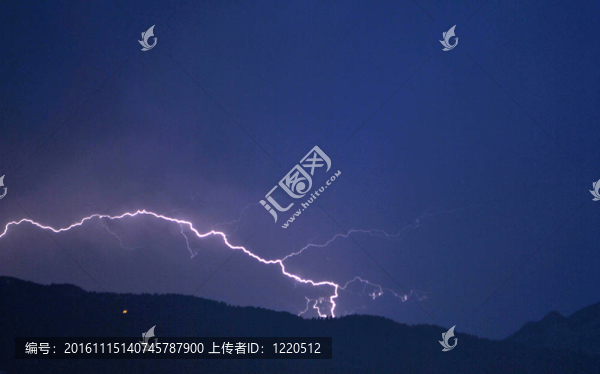 夜空中的閃電-匯圖網(wǎng) www.fosd68.com 夜空中的閃電
