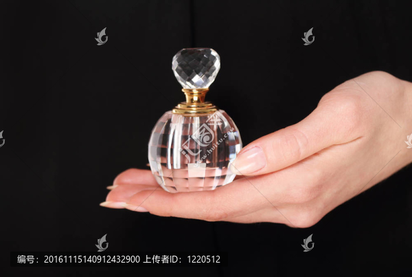 古董香水瓶