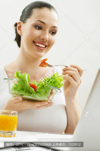 吃健康的食物