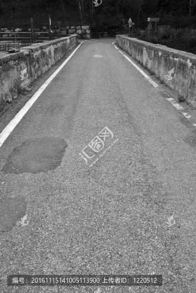 鋪平道路