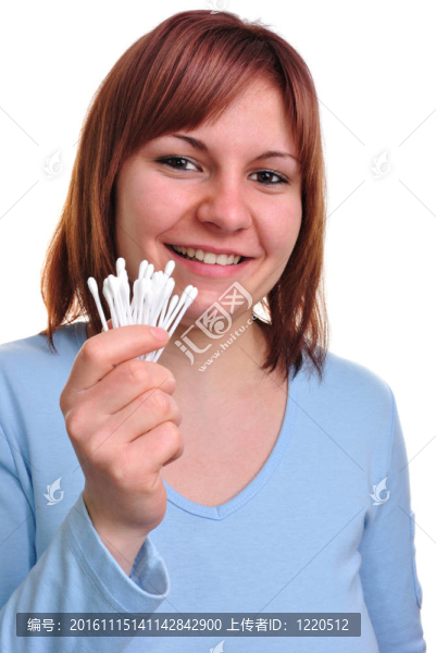 年輕女子用耳朵清潔耳朵清潔