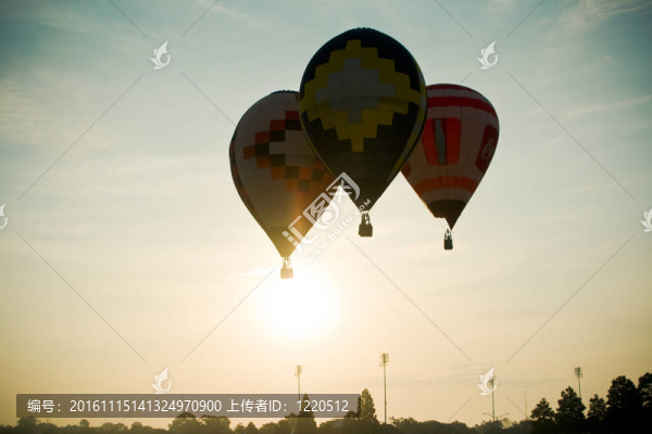 熱氣球上升和太陽(yáng)