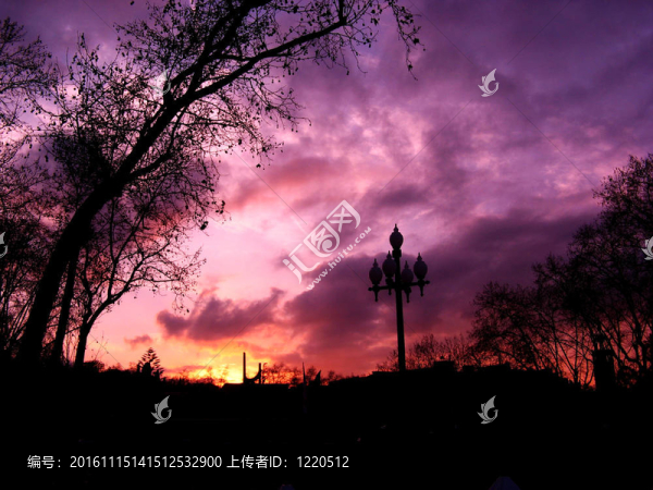 紫色的夕陽