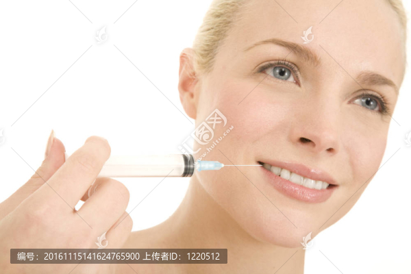 與注射肉毒桿菌的女人