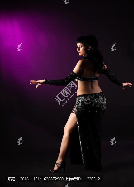 傳統(tǒng)阿拉伯服飾中的女子舞蹈