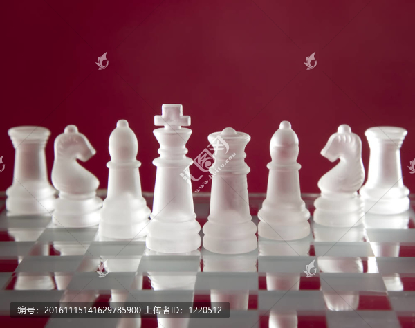 紅色背景下的國際象棋游戲