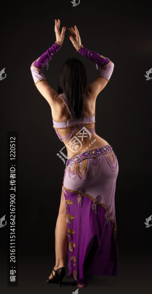 傳統(tǒng)阿拉伯服飾中的女子舞蹈