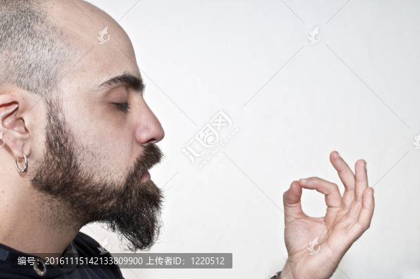 冥想中的男人