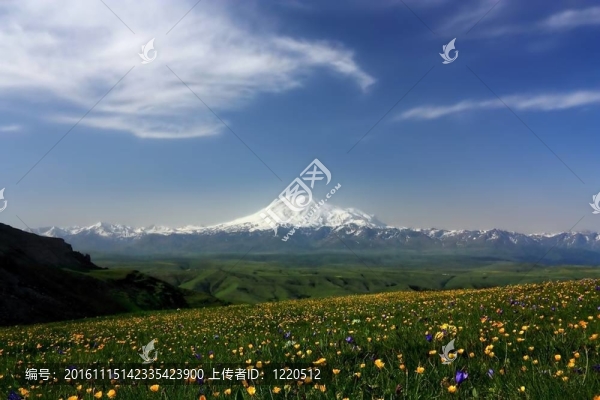 北高加索。的主要的高加索山脈厄爾布魯士山和全景
