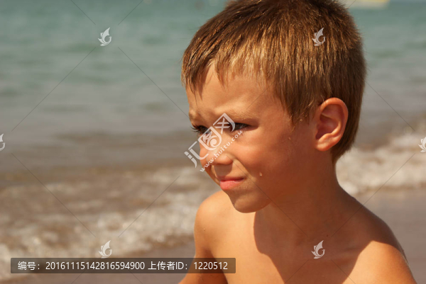 海灘上的男孩