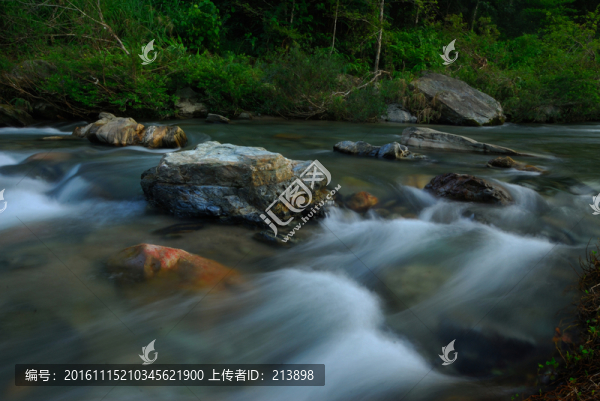 小溪流水