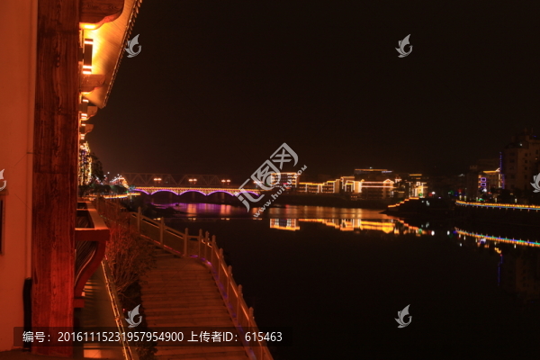 水邊夜景