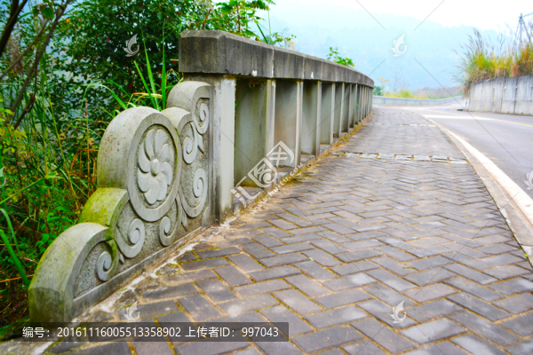 雕花石橋