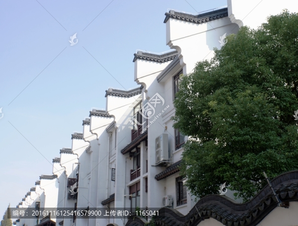 灰瓦白墻