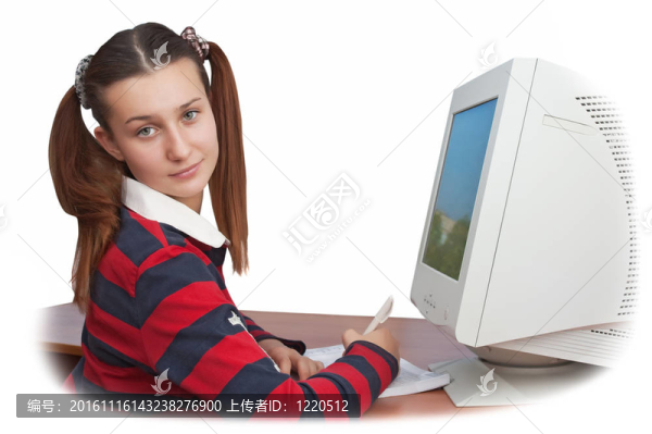 十幾歲的女孩和一臺(tái)電腦