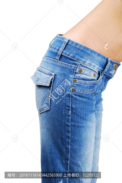 穿性感肚皮牛仔褲的女孩