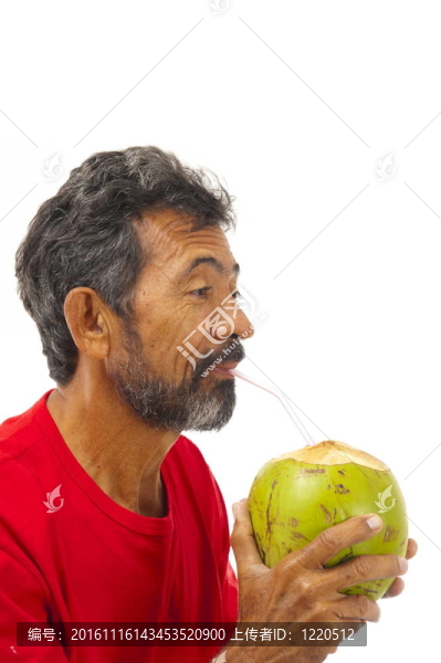 喝椰子水