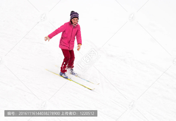 聰明的女孩滑雪