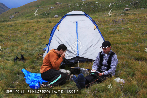 登山者在山上