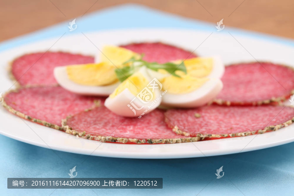 辣椒意大利臘腸和雞蛋