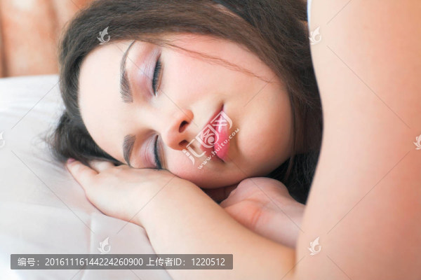 熟睡的女孩