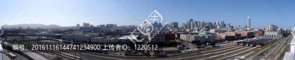 三藩的訓(xùn)練場(chǎng)也是如此，國(guó)王街的全景照片
