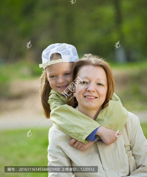 母親和她的女兒