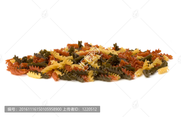 白色背景上的意大利面食