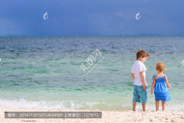 海灘上的孩子們