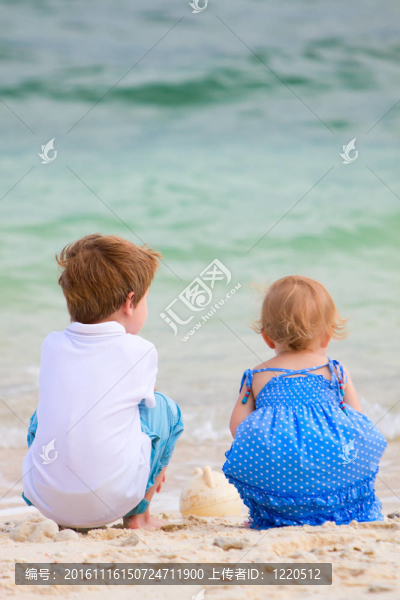 海灘上的孩子們