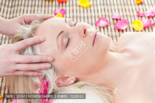 婦女與水療治療