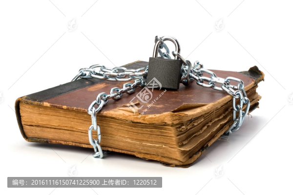 鏈條和掛鎖孤立在白色背景破舊的書