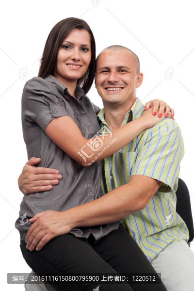 年輕迷人的夫婦孤立在白色
