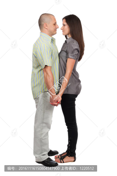 年輕迷人的夫婦孤立在白色-匯圖網(wǎng) www.fosd68.com 年輕迷人的夫婦孤立在白色