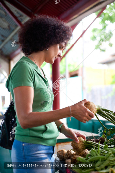 女人買菜
