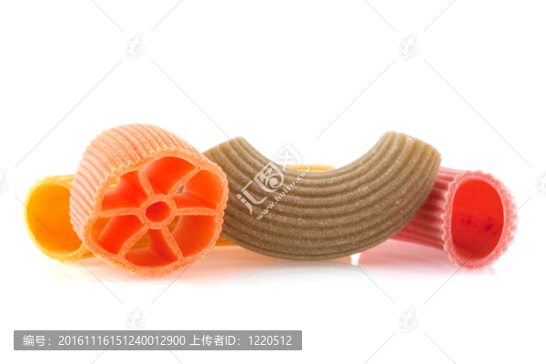 五彩繽紛的蝴蝶意面