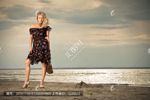 穿著裙子的女人。
