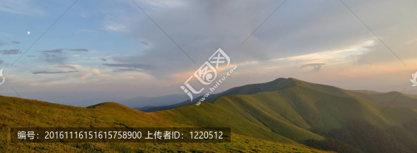 群山之上的藍(lán)天