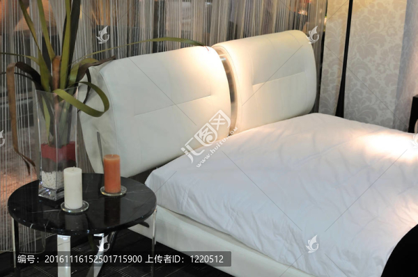 白色的床