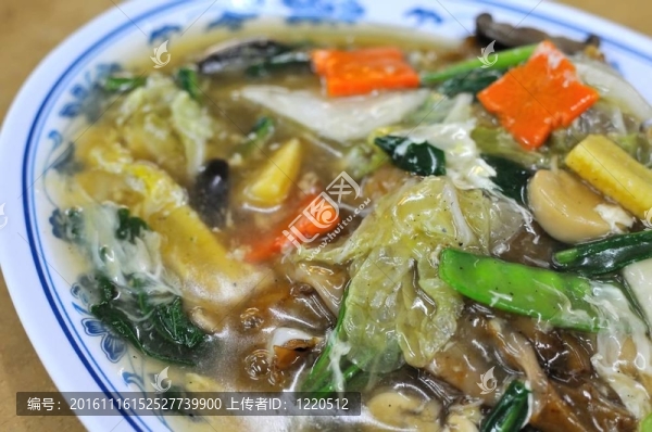 素食粿條放菜