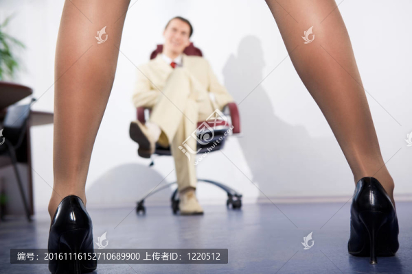 細長的腿